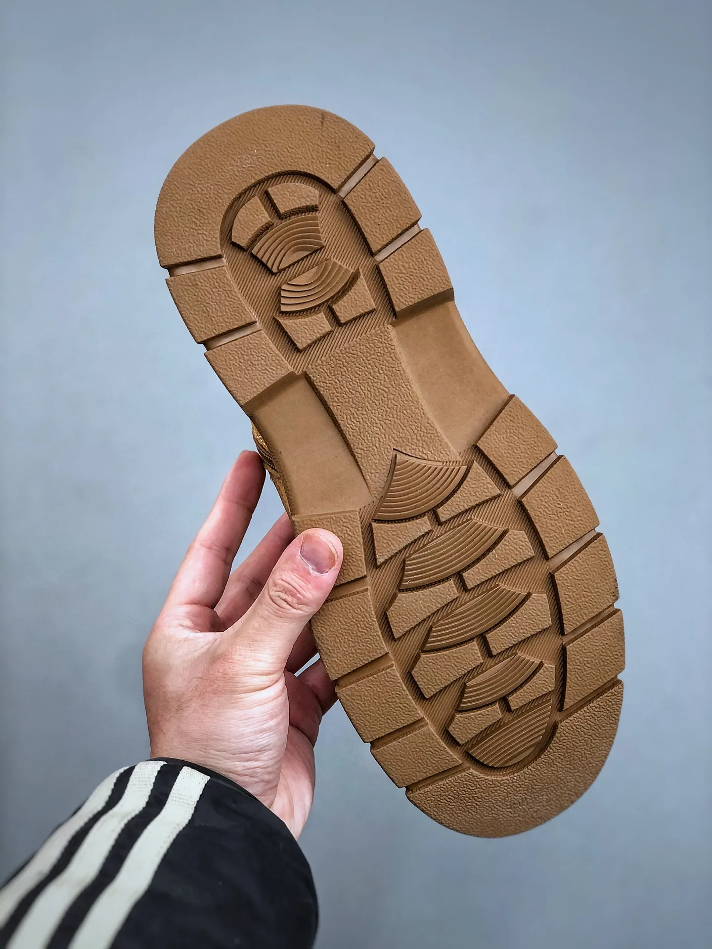 Welfare special price💰480 Timberland Timberland/Timberland new autumn and winter products (plush lining🔥warm and heat-locking) autumn and winter must-have outdoor casual rhubarb boots series #Guangdong Dachang quality original box original packaging fashion trend matching the fabric is made of Italian 🇮🇹 top frosted fine-grained cowhide with anti-odor and anti-corrosion genuine leather latex insoles. The outsole and hardware are all made from raw materials of the original factory. They are the same as the original Goodyear never-opening process. Good products do not kill pigs. The quality of the first order is strictly controlled. Exclusively released on the entire network. There is no doubt about the quality. The whole set of official website unified packaging gives you a perfect wearing experience. The quality is exquisite and durable. A must-have for sportsmen. Specially designed to prevent handsomeness. High-quality and first-class foot feel. Specially used for outdoor cold protection this winter. Daily casual matching. Size: 38 39 40 41 42 43 44 (leather shoe size)